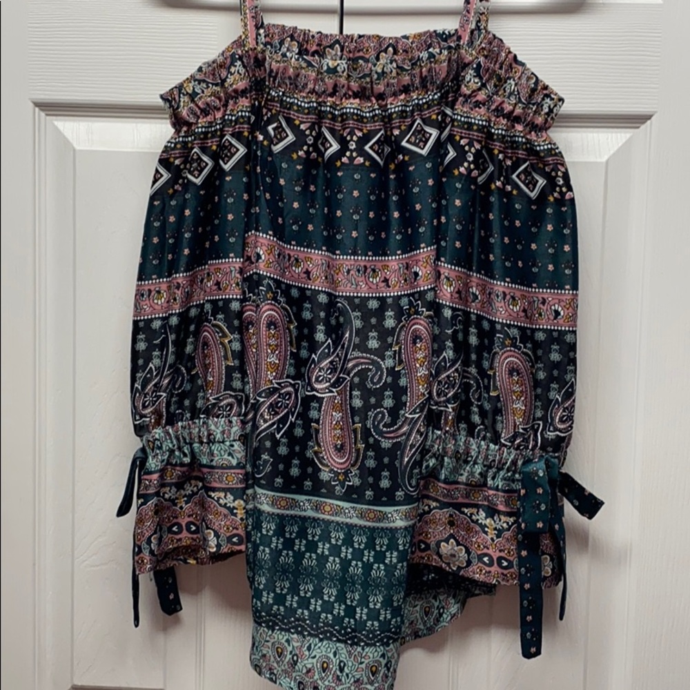Gorgeous silk off the shoulder 3/4 sleeve blouse